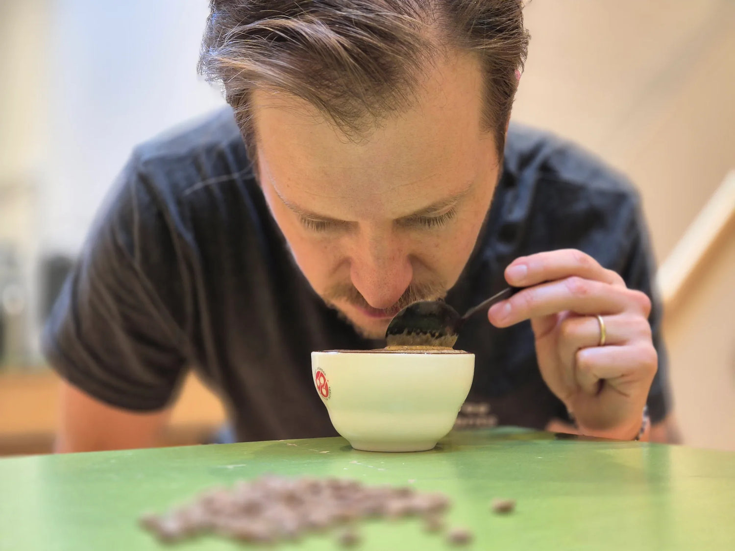 Wie lange wirkt Koffein? Halbwertszeit, Schlaf und Entzug