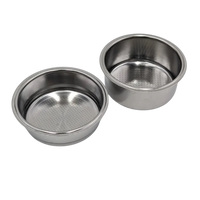 51 mm Sieb und 58 mm Sieb nebeneinander