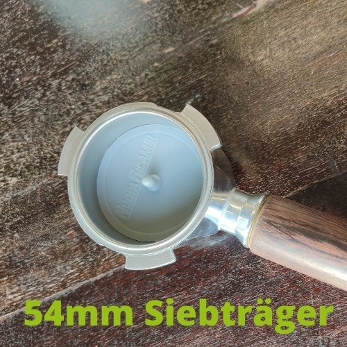 Gummi Blindsieb in 54mm Siebträger eingesetzt